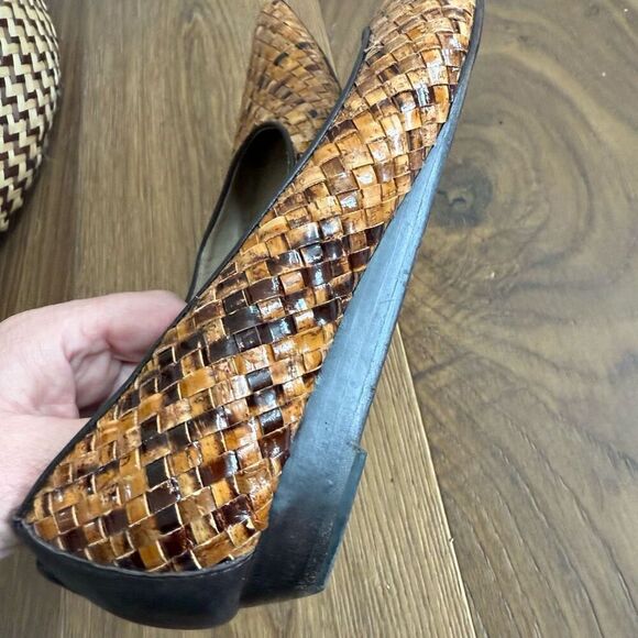 Donald J Pliner Italy Basketweave Leather Pointy Toe 3/4” Wedge Flats 7.5 - Picture 6 of 16